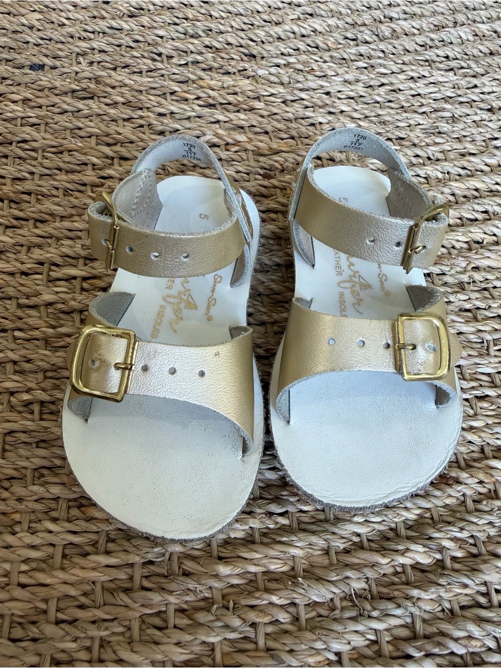 Girls Gold Leather Buckle Sandals - Kids - Picture 11 of 14